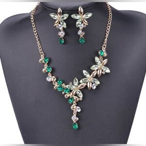 ❇️ New rhinestone bib statement necklace & earrings set ❇️